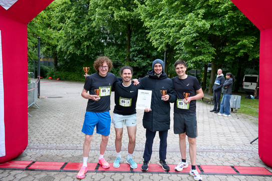 A happy RC Sprint Team on the finish line